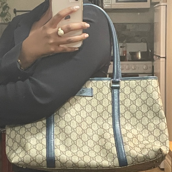 Gucci tote- canvas is in gorgeous condition - Picture 2 of 7